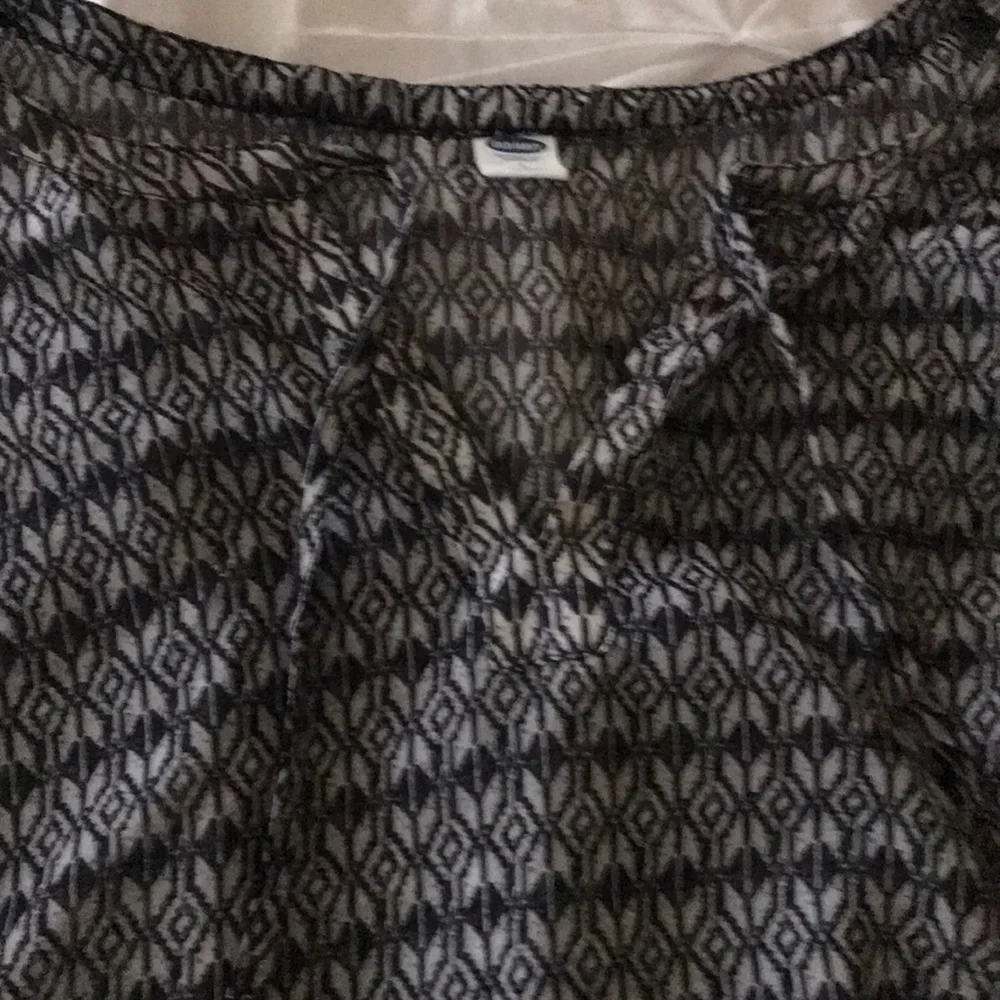 Old Navy Sheer blouse size small. - Picture 2 of 5